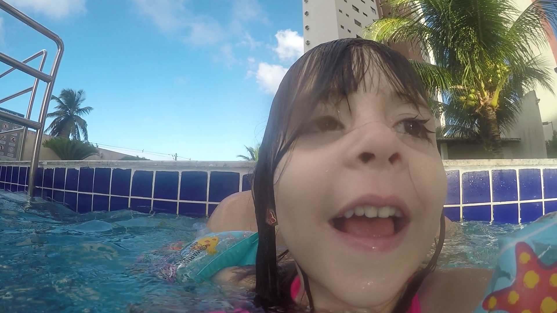 http://videos.introcdc.com/Canal/Vlogs/Luciano/Piscina uooou/GOPR4635.00_12_46_40.Quadro028.png